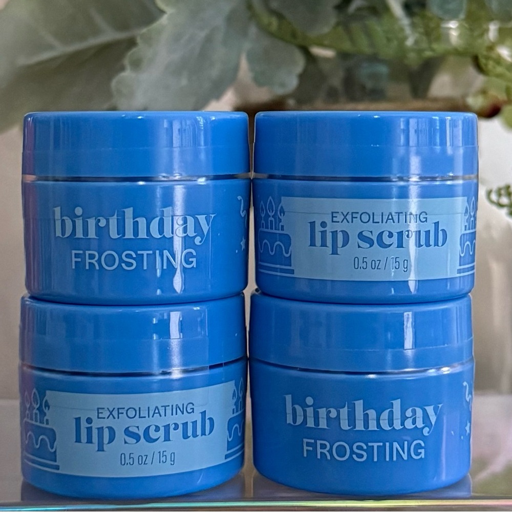 🆕🍭 BATH & BODY WORKS LIMITED EDITION “BIRTHDAY FROSTING“ 4-PIECE LIP SCRUB SET.